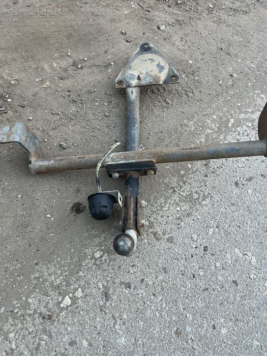 Продам фаркоп с разеткой на приору