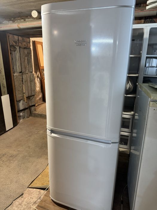 Продам холодильник Hotpoint Ariston