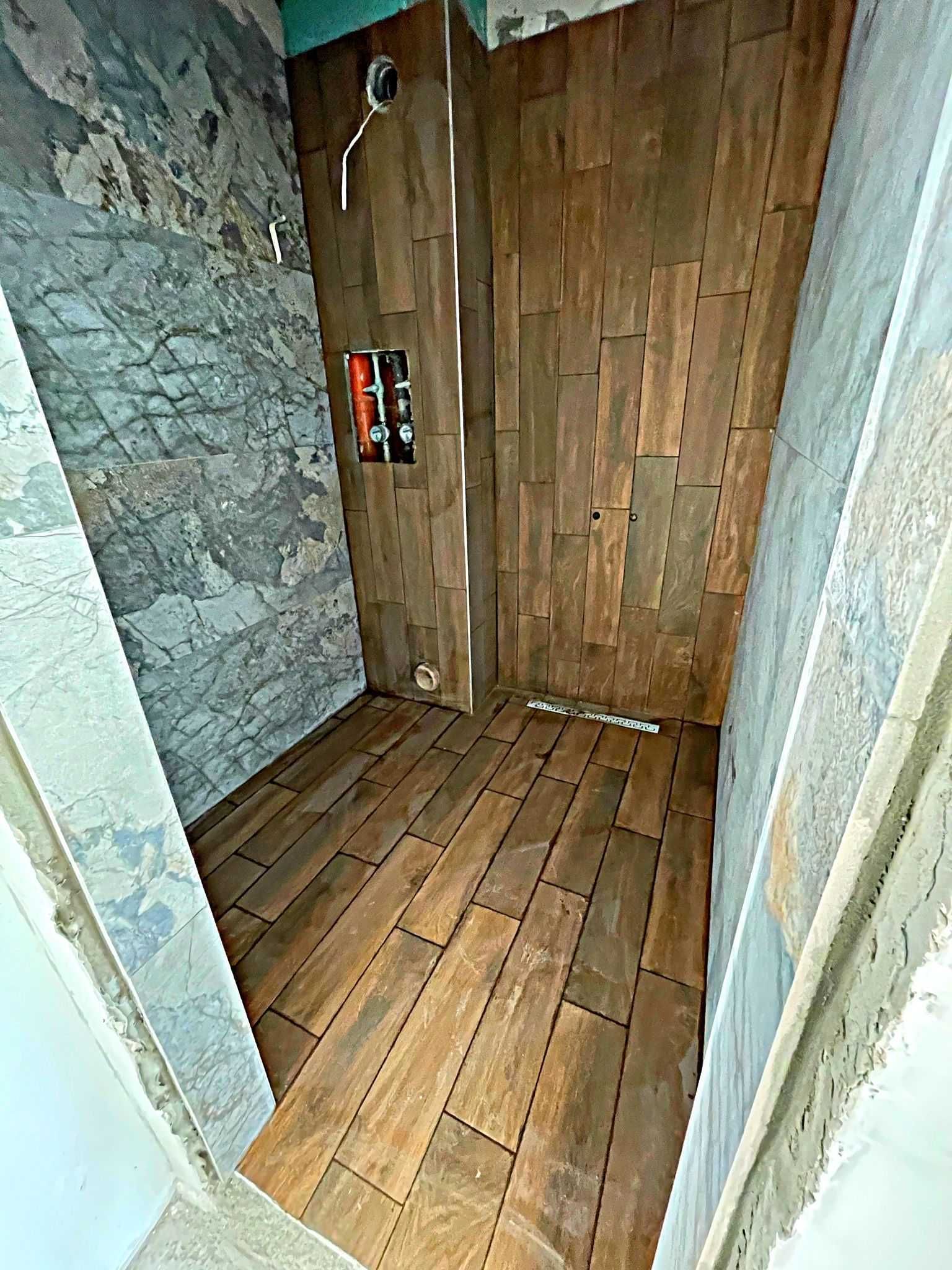 Луксозно лепене на плочки и керамика – опит над 10 години