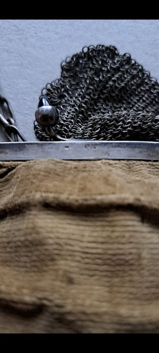 Poșetuță vintage din metal argintat.