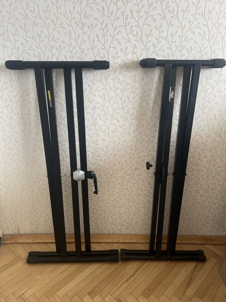Стойки за клавир