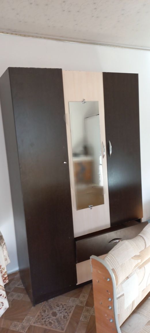 Срочно продам шифонер в отличном состояние