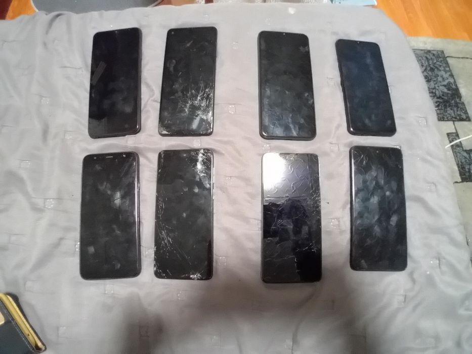 Vând telefoane Samsung și Motorola de piese.