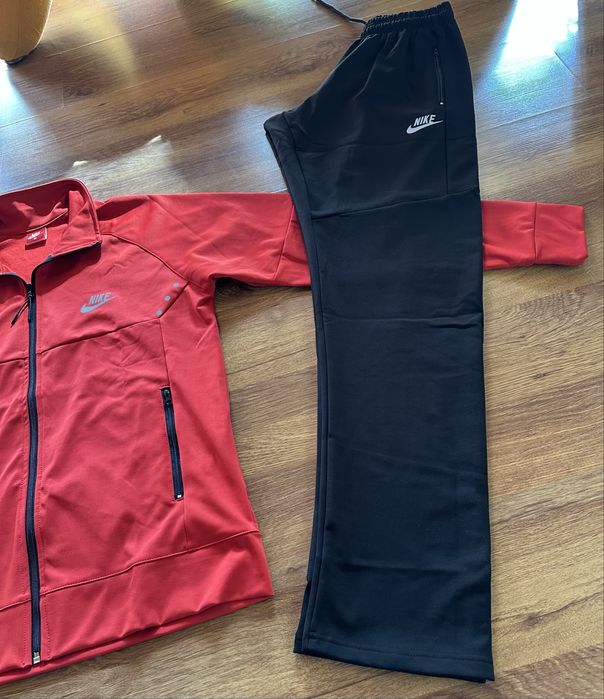 Мъжки,полиамиден екип Nike с лека топла подплата