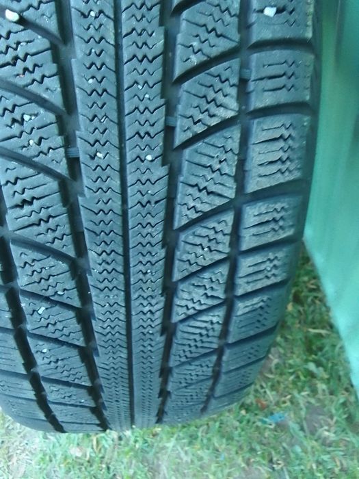 Продавам зимни гуми в добро състояние