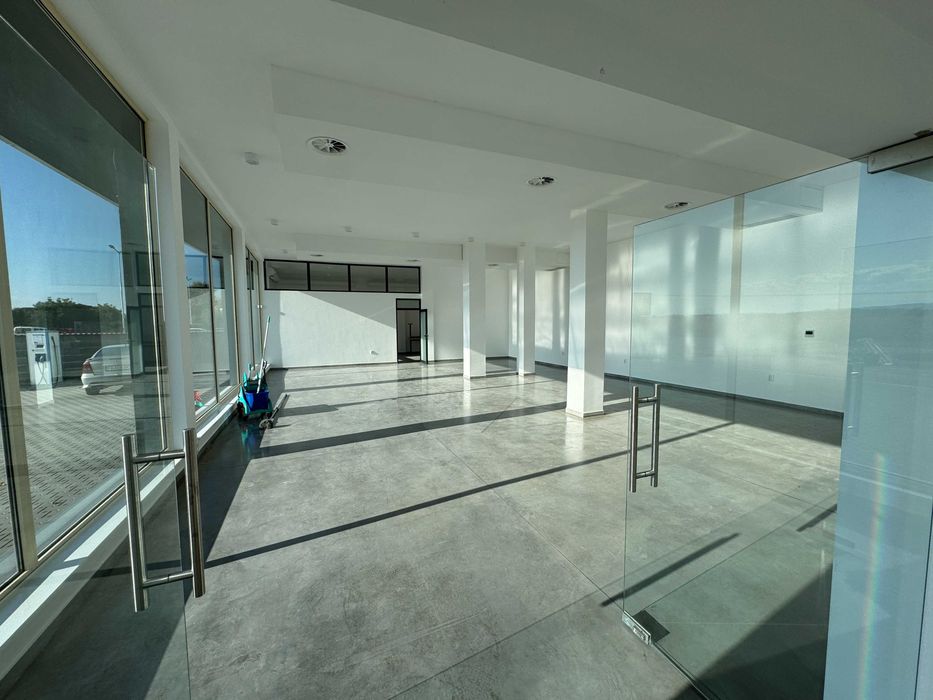 PCLife Center - дава под наем - модерни офиси, магазини и палетоместа!