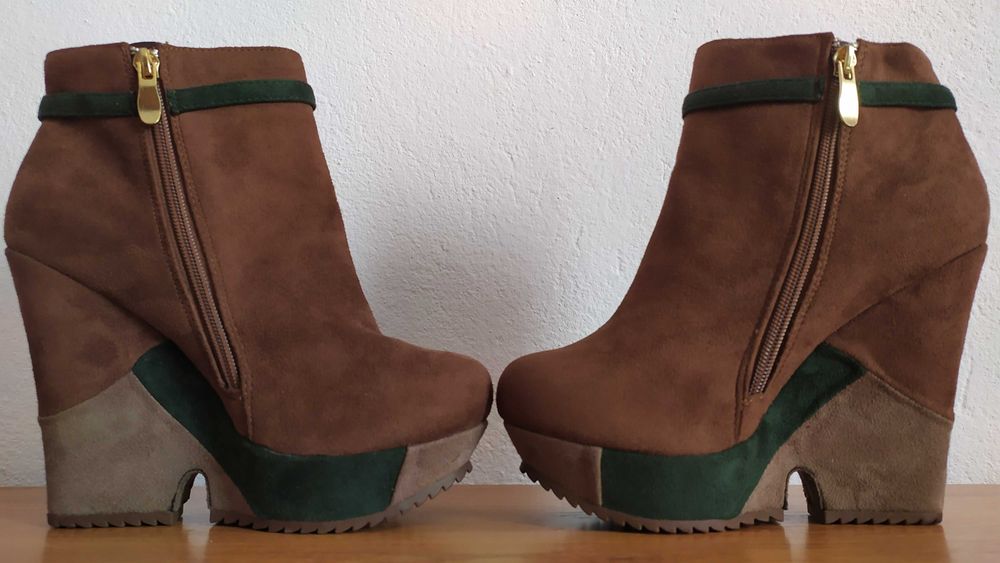 Нови дамски боти на висока платформа, 38-ми номер