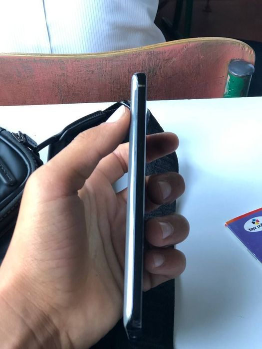 Samsung S20 5G
Xolati yaxshi
Xotirasi 128/12
Rangi rasimda 
Karobka da