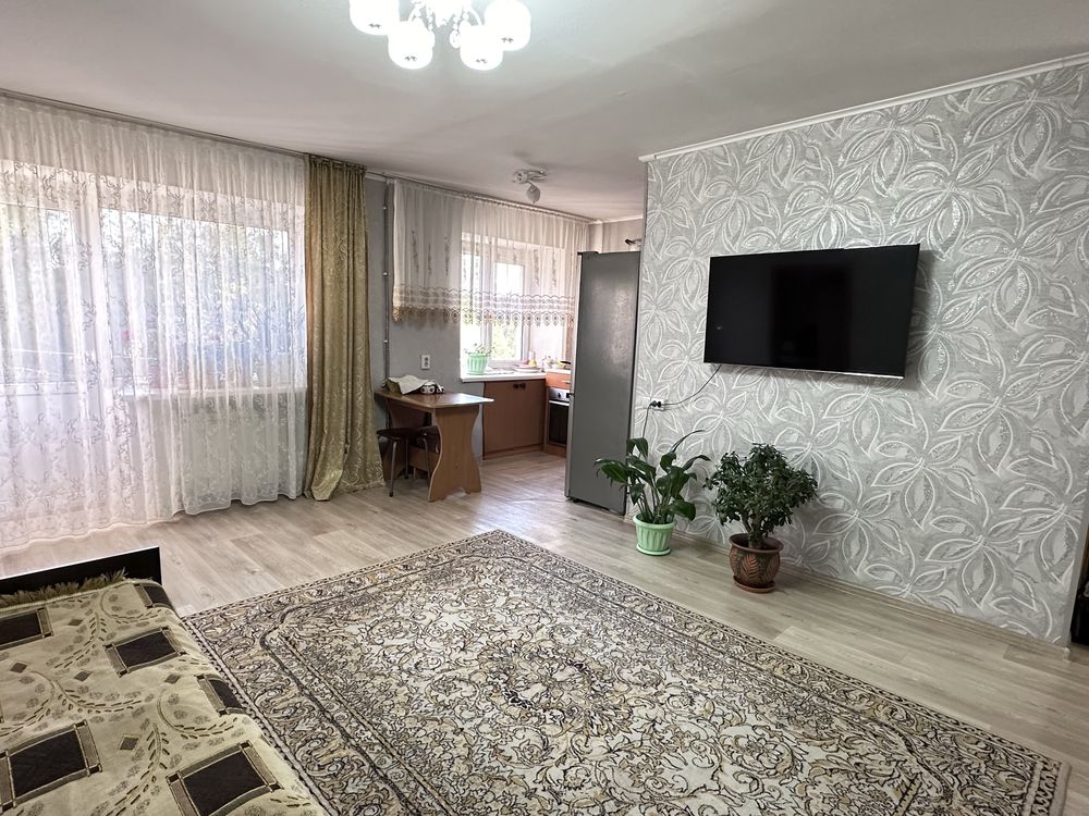 Продам 2 комн квартиру в центре