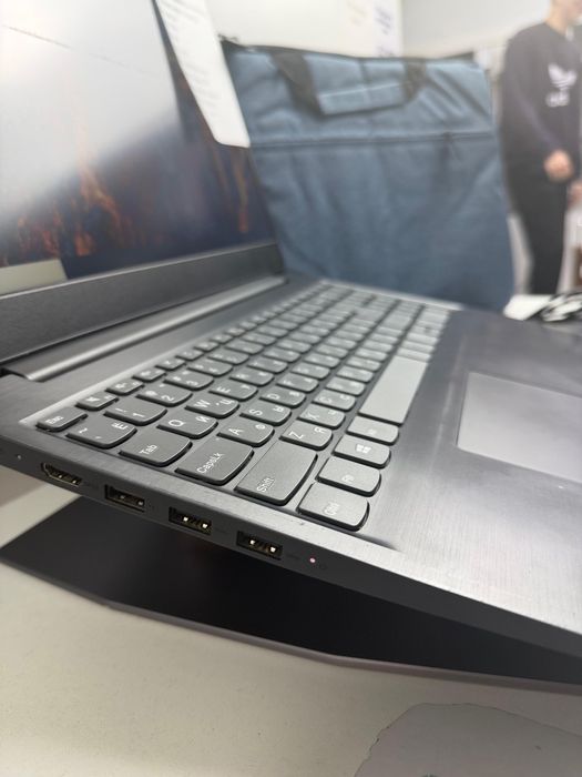 Ноутбук в отличном состоянии, полностью готов к работе и учебе Core i3