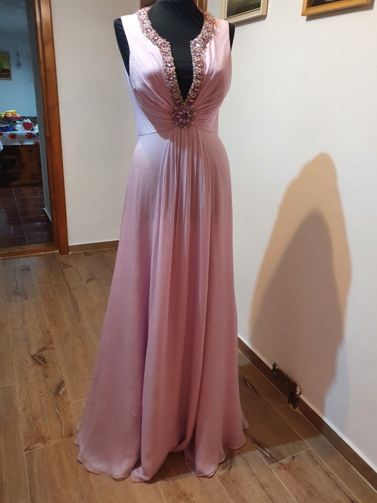 Rochie  elegantă cu pietre cusute manual