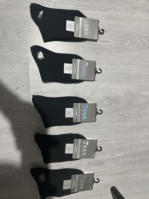 Продаю новые носки черные 5 пар