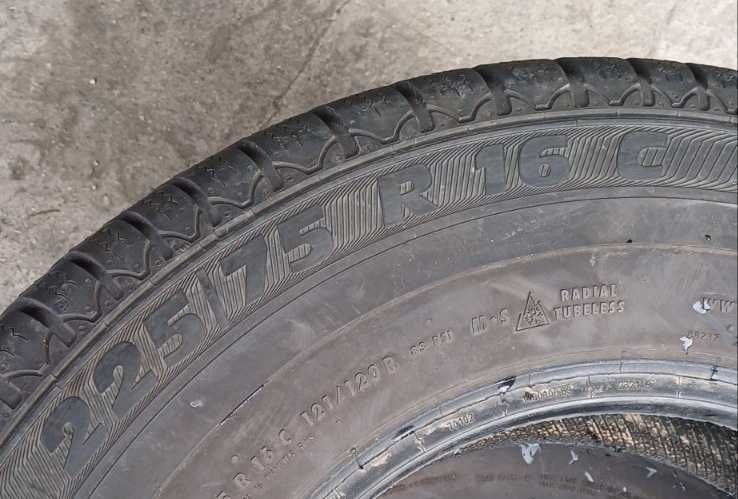 Зимни гуми за бус  16-ки  2 броя 225/75/16С  SEMPERIT