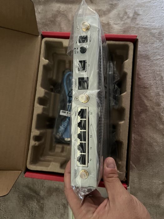 Router wireless ZyXEL [USG200W-VPN] - nou in cutie originala