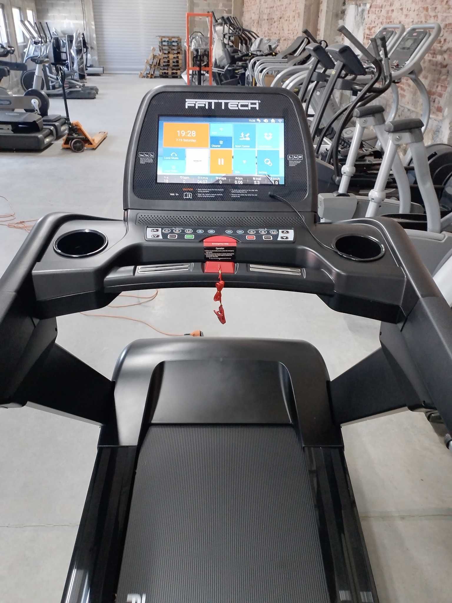 Професионална бягаща пътека FFITTECH® PRO-RUN TV