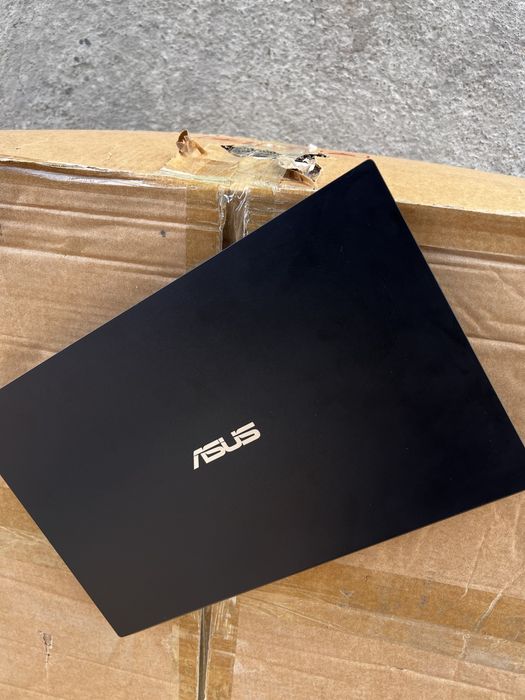 Asus ExpertBook i5