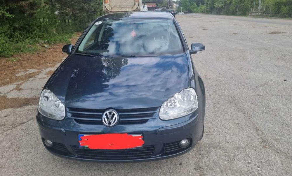Volkswagen golf 5    1.6 benzină