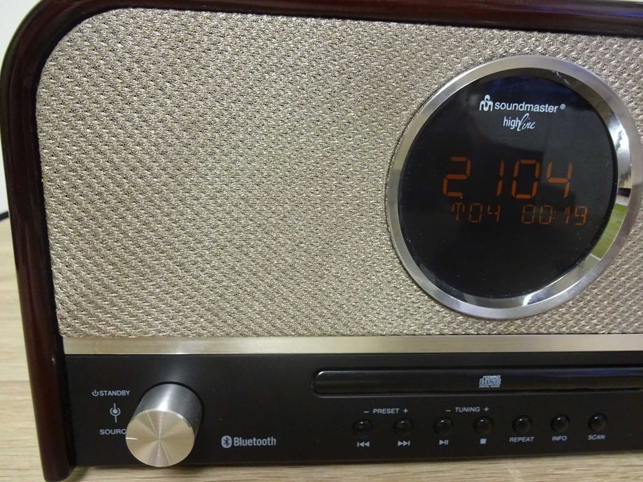 Radio FM, DAB, CD, MP3, USB, AUX, Bluetooth, Ceas