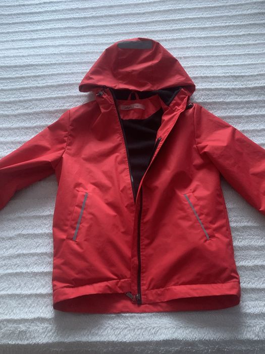 Куртка детская, рост 140, влагоотталкивающий материал, капюшон.