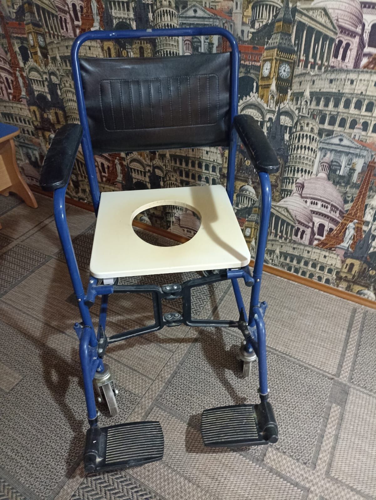 Продам кресло-каталка( инвалидное) и столик