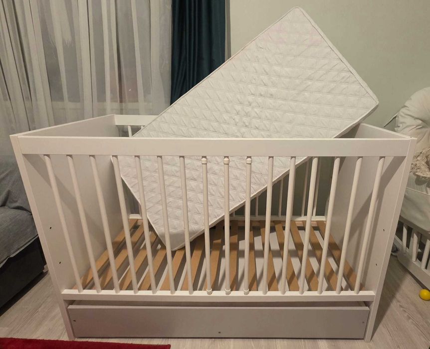 Patut lemn 120x60+sertar+saltea 3nivele, laterala cu 3 bete detasabile