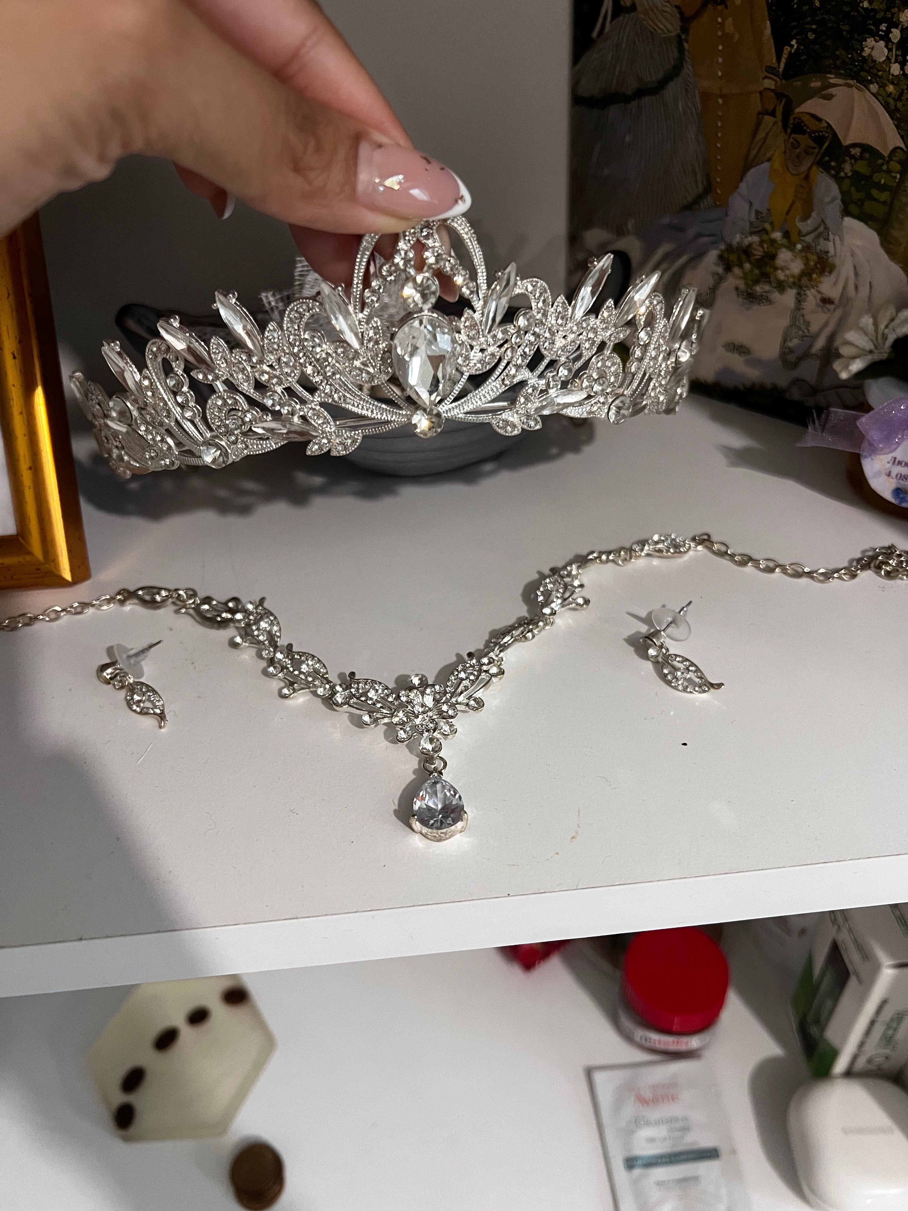 Сватбени корони и Булчински гребен за коса