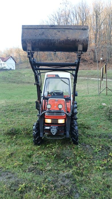 Vând tractor Kubota Saturn
