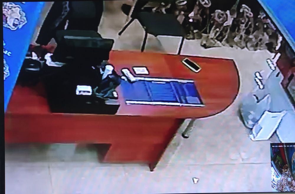 Офисный стол с тумбой