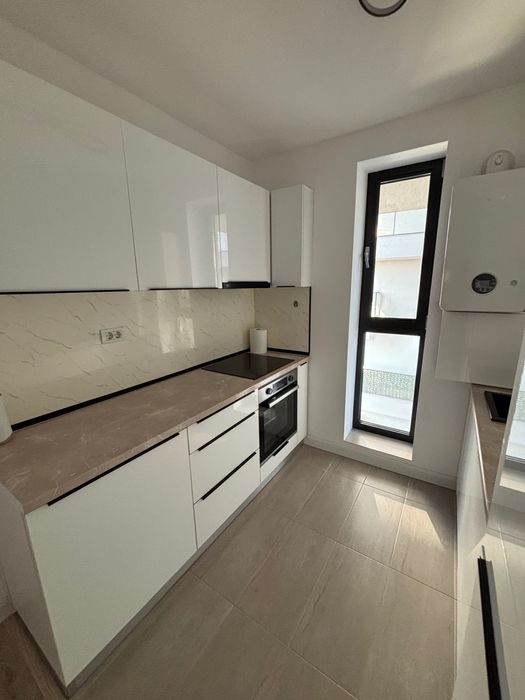 Inchiriez studio cu 2 camere + loc de parcare subteran Tomis Park