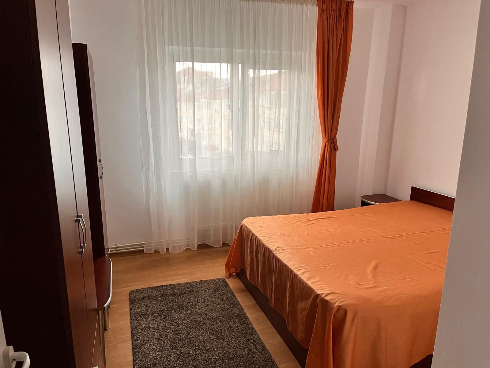 Închiriez apartament 2 camere central