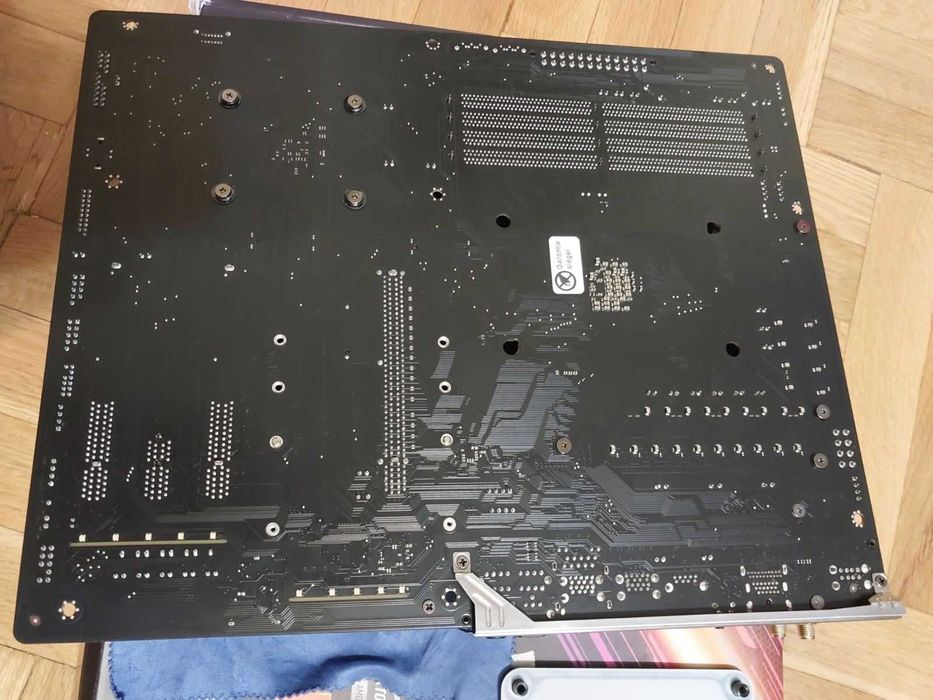 AMD Ryzen 9 5950X + Gigabyte B550 Aorus Elite AX V2 Wi-Fi