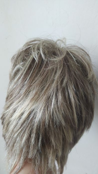 Продам парик   красивый новый