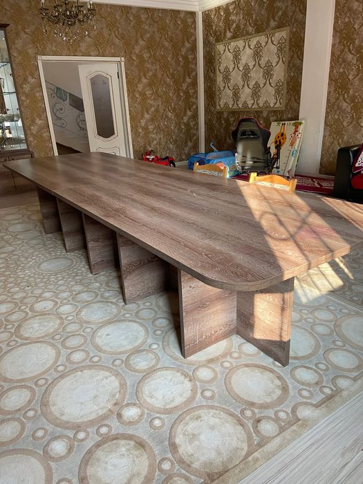 Большой гостевой стол