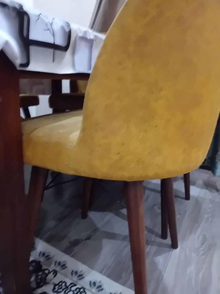 Стол стулья в отличном состоянии