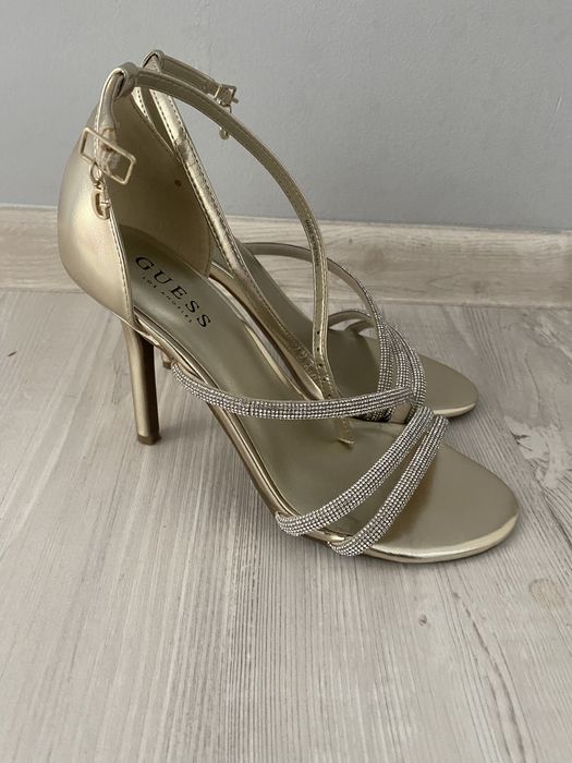 Sandale Guess deosebite