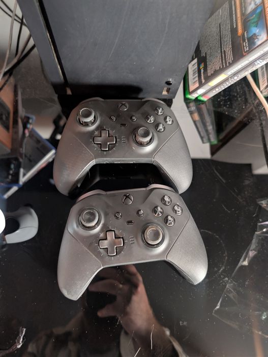 Xbox Series X - 3 контролера и игри