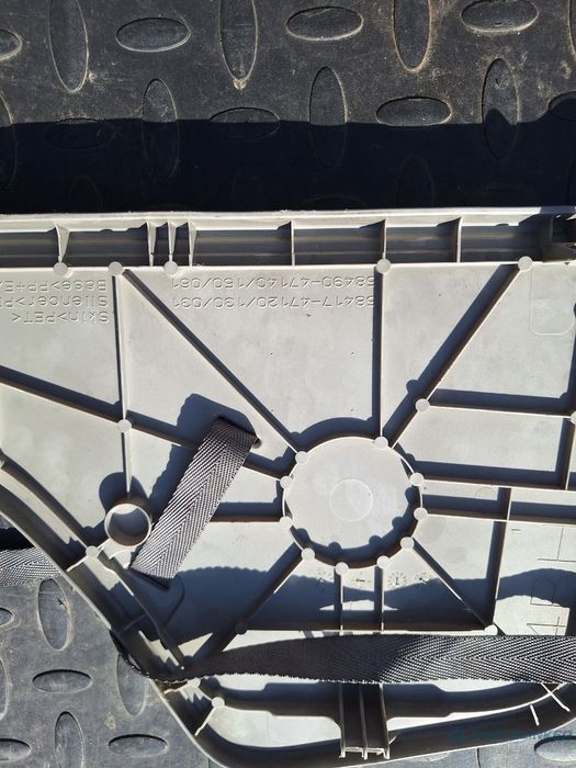 Capac capitonaj portbagaj stanga TOYOTA PRIUS _W3_ 2008 - > Plug-in Hybrid 2ZR-FXE 58417-47120