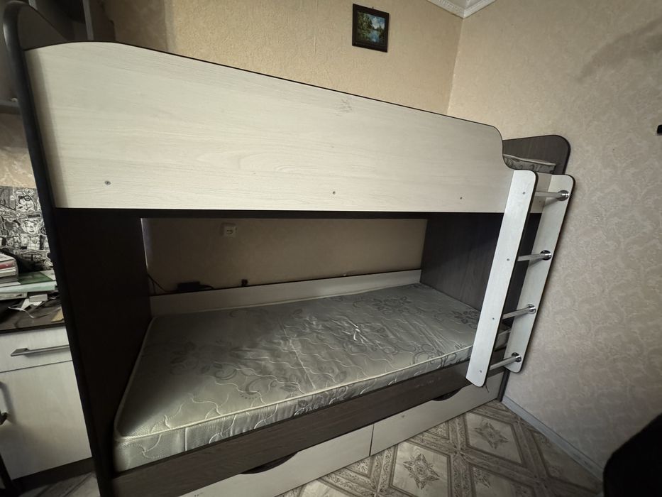 Двухъярусная кровать