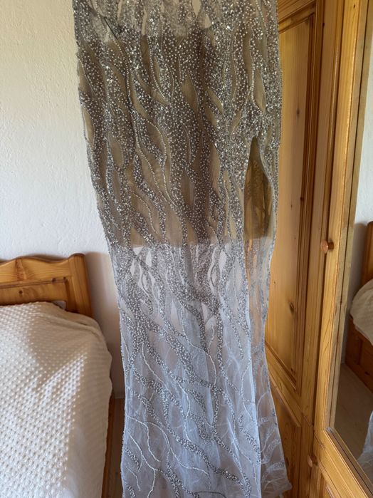 Официална рокля , нова не е носена , с етикет