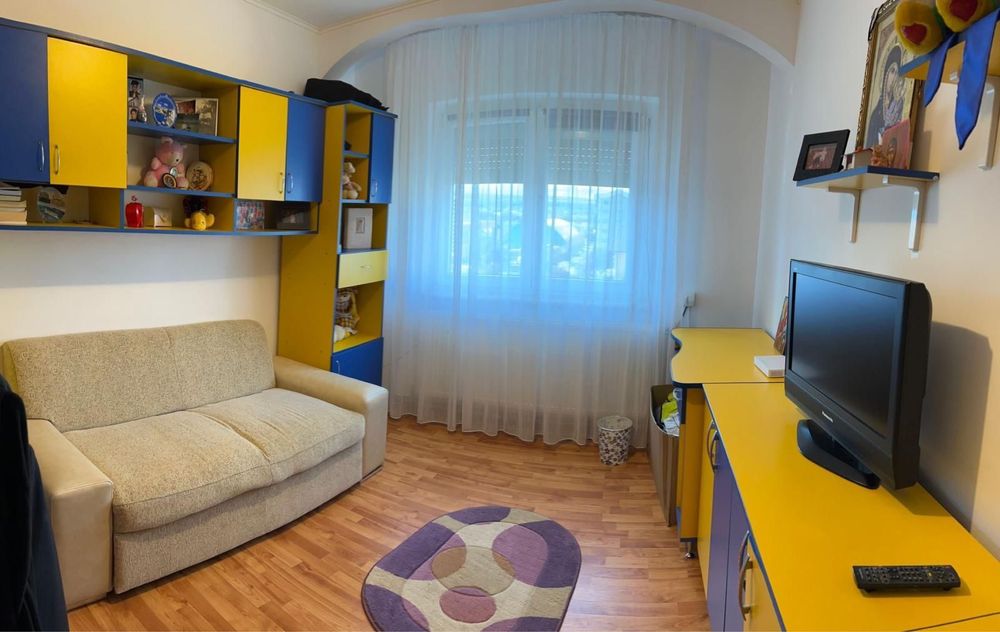 Închiriez apartament 3 camere Mioveni zona Robea !
