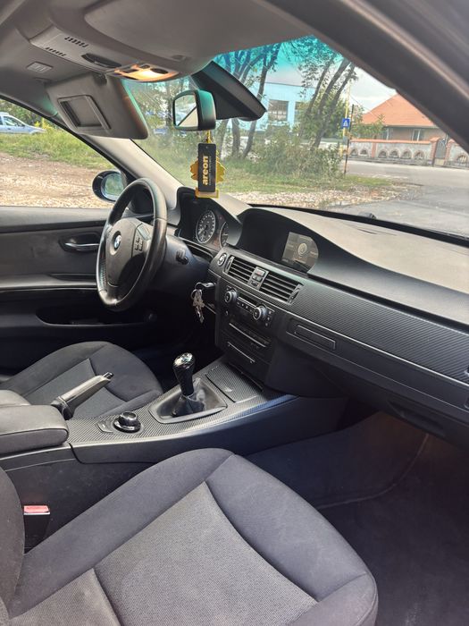 BMW E90 318i – 2.0 benzină, 129 CP, manuală 6 trepte – An 2006