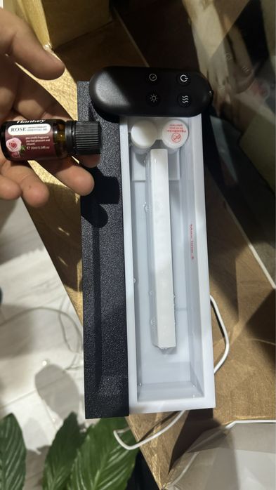 Umidificator de camera cu esenta inclusa