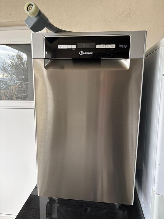 Uscător rufe și masina de spălat vase