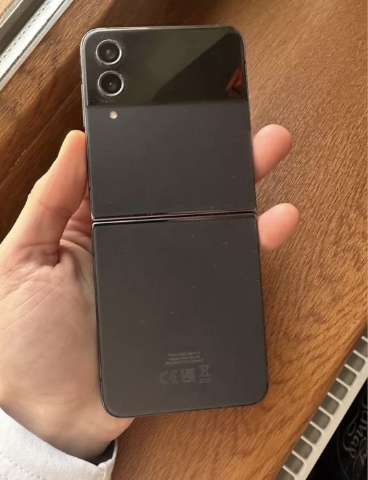 Samsung Z Flip 4 8/128 IMPECABIL
