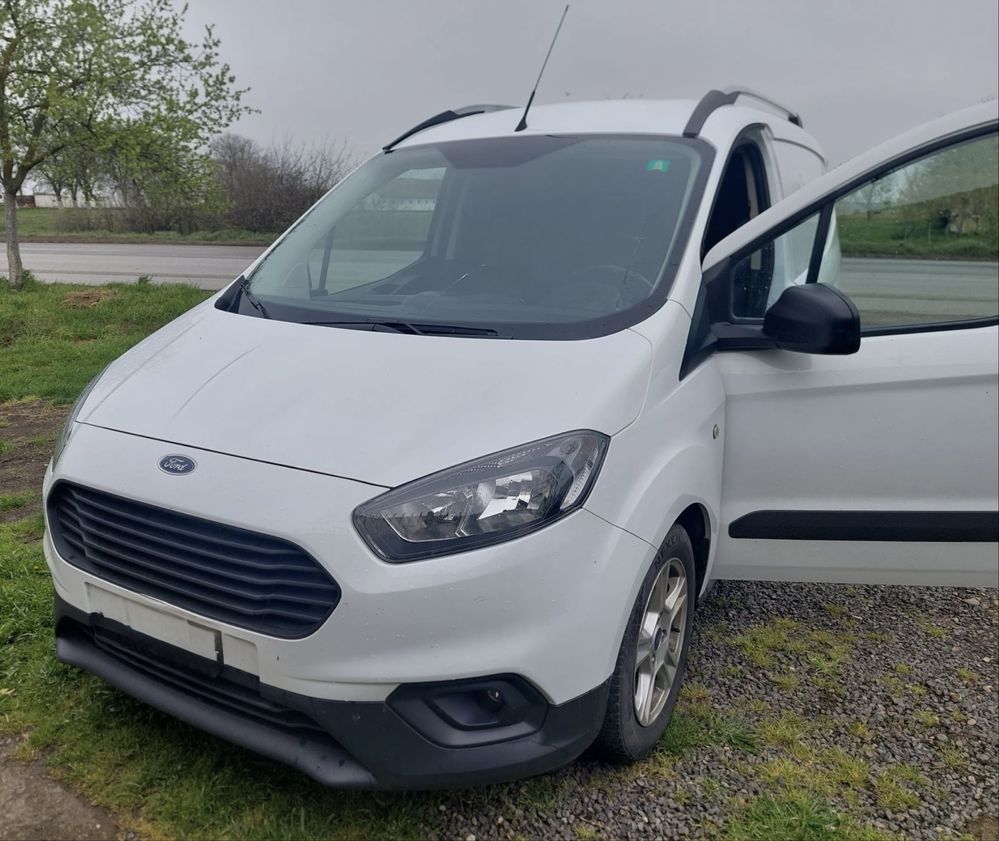 Dezmembrez Ford Transit Courier 2022