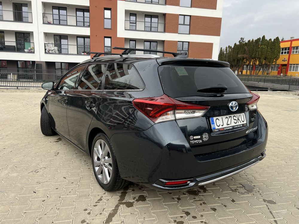 Vand Toyota Auris 1.8 Hybrid