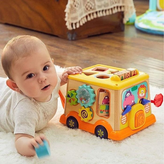 Дървен автобус с активности