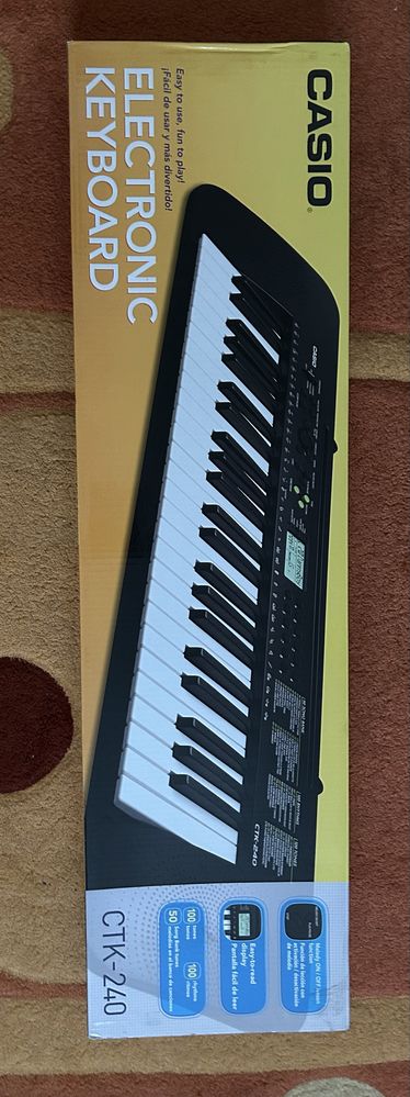 Синтезатор Casio ctk-240 със стойка