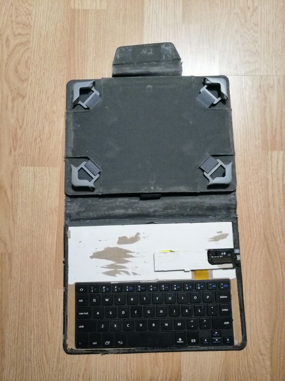 Tastatura wireless pentru tableta (împreună cu husa)