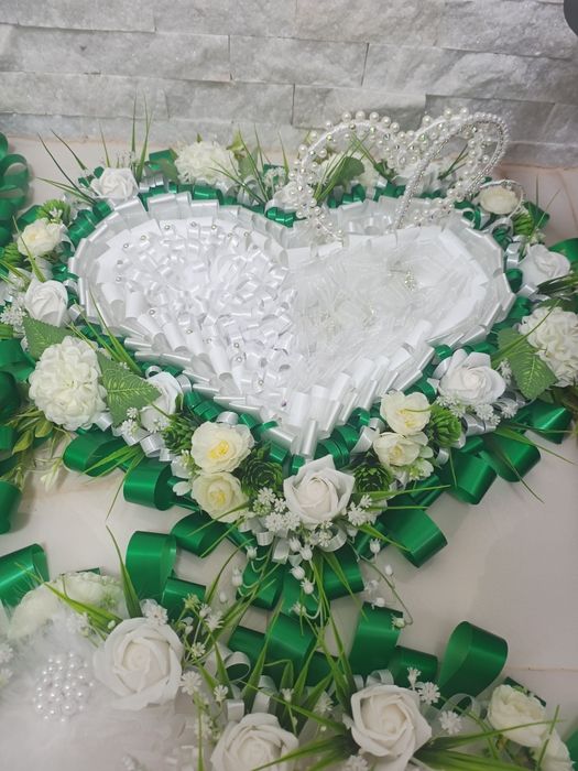 Aranjamente masini,cocarde,pahare etc